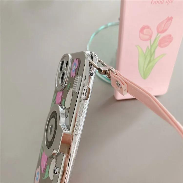 Для iPhone 14 Plus чехол с гальваническим покрытием, цветочный узор, дизайн камеры, чехол для телефона из ТПУ с ремешком-тоут - розовый цветок