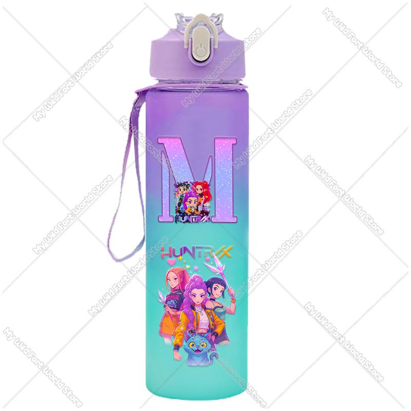 K-Pop Охотники на демонов Градиентные бутылки для воды 750 мл Буквы A-Z Девочка Соломинка Питьевые чашки Портативная Высокая емкость Уличная бутылка для напитков