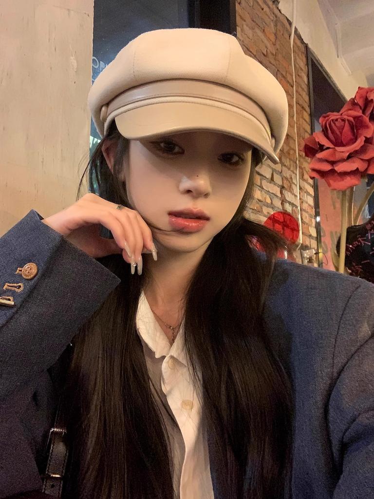 New Woolen Cap Female Black Casual Retro Versatile Painter Beret Showing Face Small Star Anise Hat