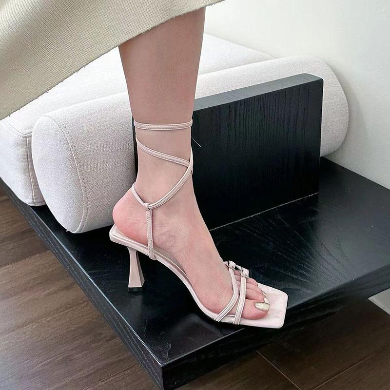 Модные весенне-летние босоножки, новые открытые тонкие каблуки Minority, женские тапочки с ремешком на щиколотке, черные