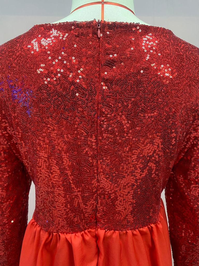 Элегантное платье с длинными рукавами и пайетками для женщин, осень/зима 2025 г.