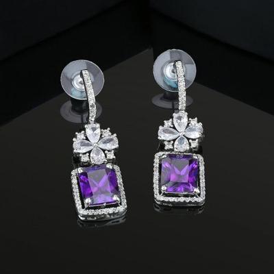 Серьги с камнями сиреневого цвета