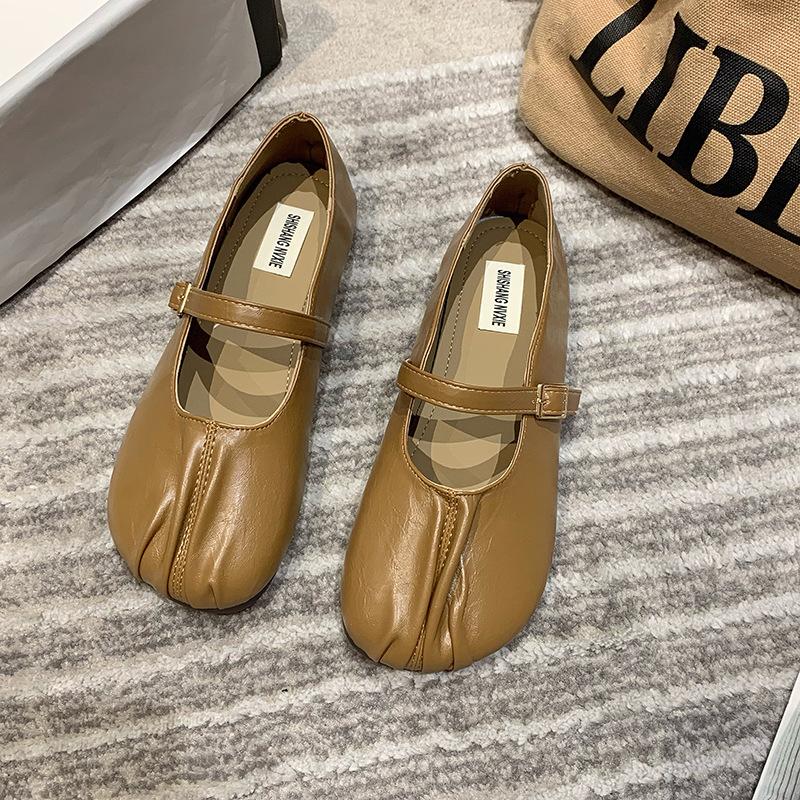 Retro Soft-soled Pleated Doudou Shoes Women's 2025 New Korean Version Versatile Flat-soled Grandma Shoes Lightweight and Non-slip Single Shoes Tide