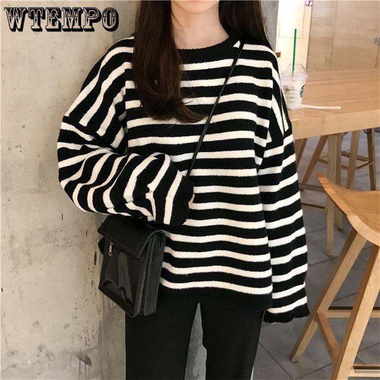 Весенняя корейская версия свободного свитера с круглым вырезом и длинными рукавами, облегающего полосатого пальто для студентки.