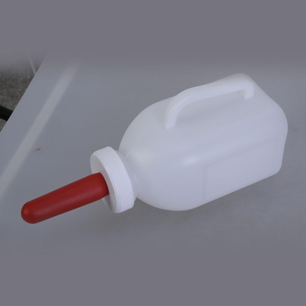 Бутылочка для кормления телят емкостью 1-5 л с ручкой и силиконовой соской для удобства кормления