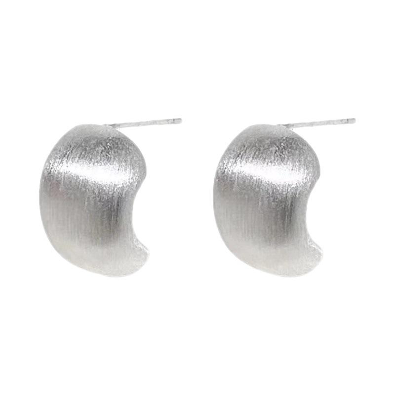 Elegant Frosted Brushed Bean Stud Earrings - French Retro Hong Kong Style, Exquisite Commuter-Friendly Ear Jewelry