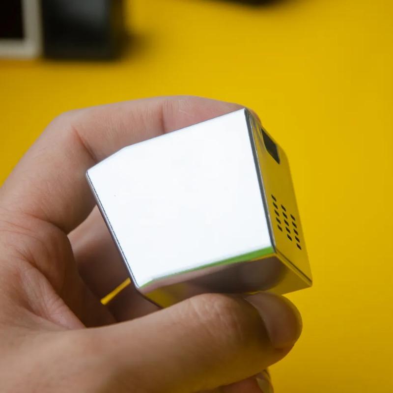 Умная метеостанция Настольные светодиодные ЖК-цифровые часы с Wi-Fi Электронный термометр Датчик гигрометра Наружные настольные украшения Часы Погода Мини-телевизор