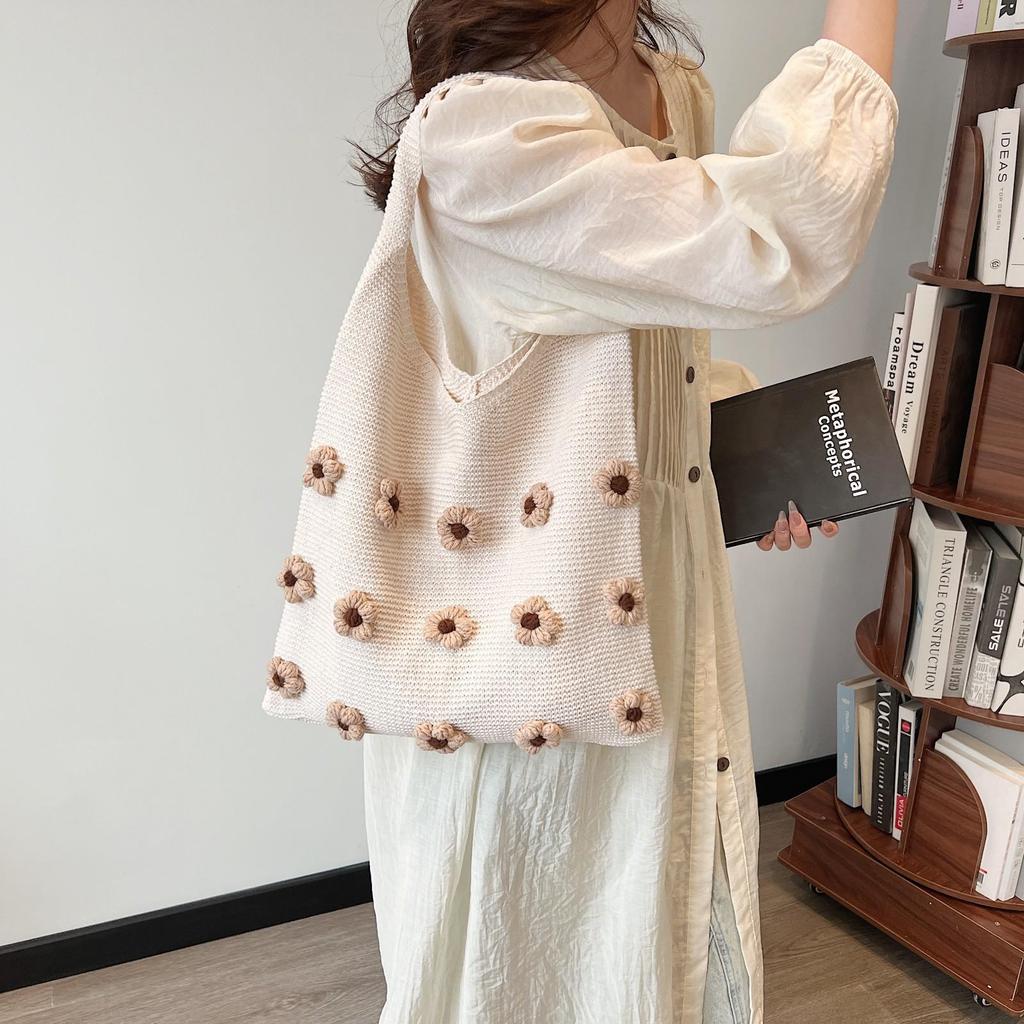 Women's 2025 Large Capacity Knit Flower Tote: Spring/Summer Beach & Commuting Bag