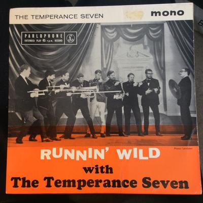 7-дюймовая пластинка TEMPERANCE SEVEN Runnin Wild With The Temperance Se GEP8872 PARLOPHONE 1962 UK Джаз Б/у