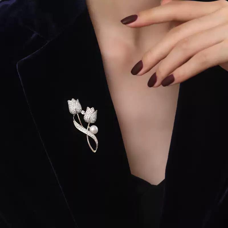 Жемчужный тюльпан Маленькие западные украшения Брошь одинарной строчкой Траурная брошь для женщин