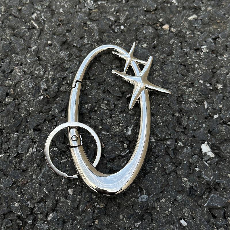 Брелок-подвеска Ainsworth Star с металлическим карабином-украшением