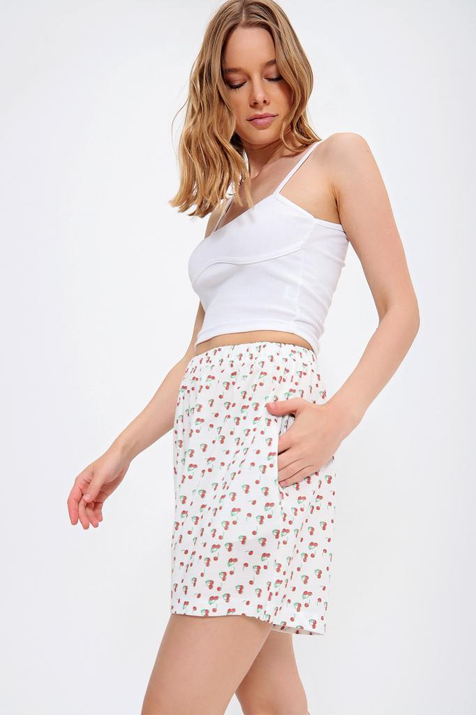 Women's Shorts & Bermuda New Season Fashion Ecru Flower Patterned Pocket Shorts