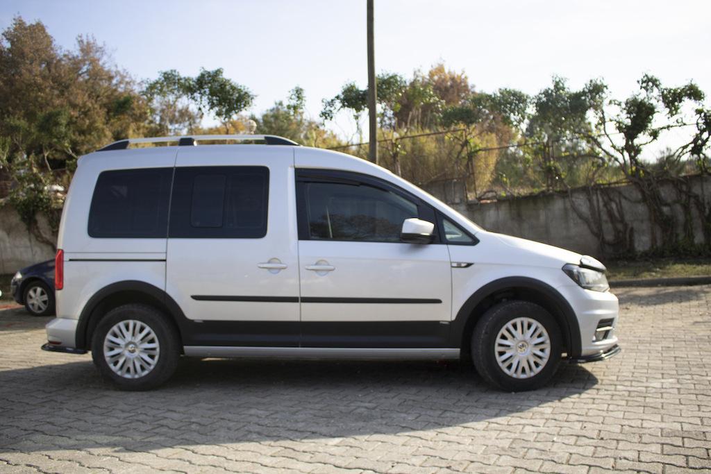 Комплект молдингов и расширителей арок 1 дверь, короткая база для Volkswagen Caddy 2015-2020 гг