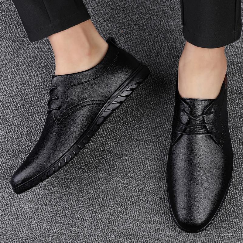 Новинка 2024 года, мужские модельные туфли из натуральной кожи, дышащая деловая обувь для среднего возраста, свадебная обувь с круглым носком, мужская обувь на плоской подошве