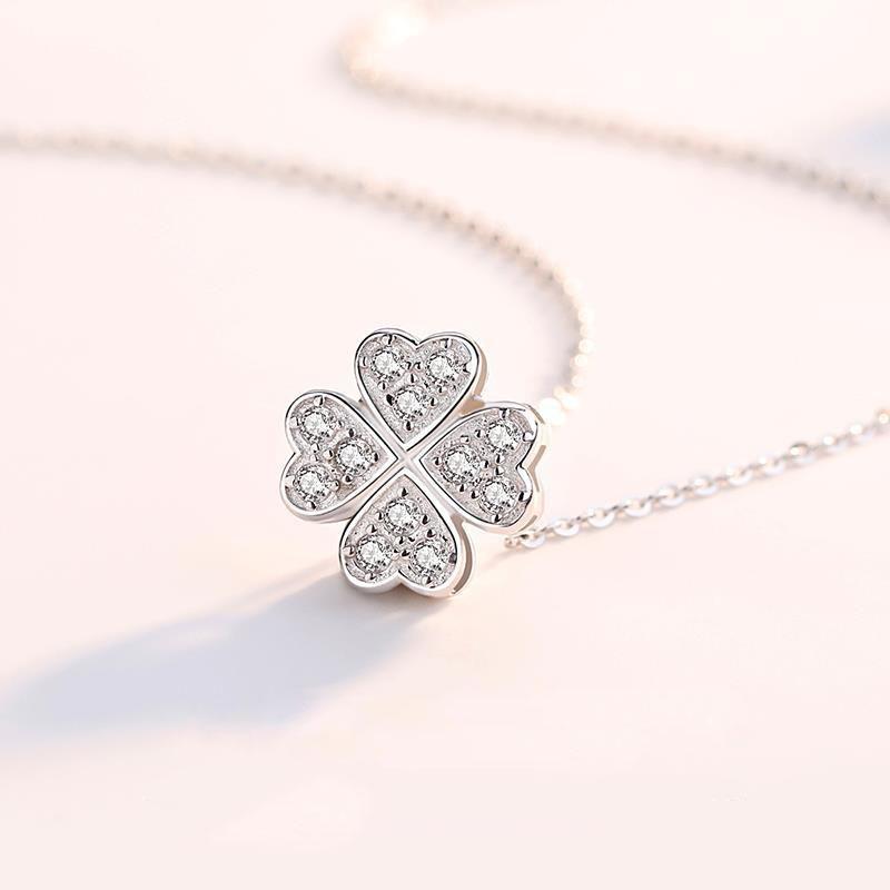 Japanese-Korean Four-Leaf Clover Zircon Pendant Necklace: Women's Simple, Luxury, Versatile Clavicle Chain with Cold Aesthetic.