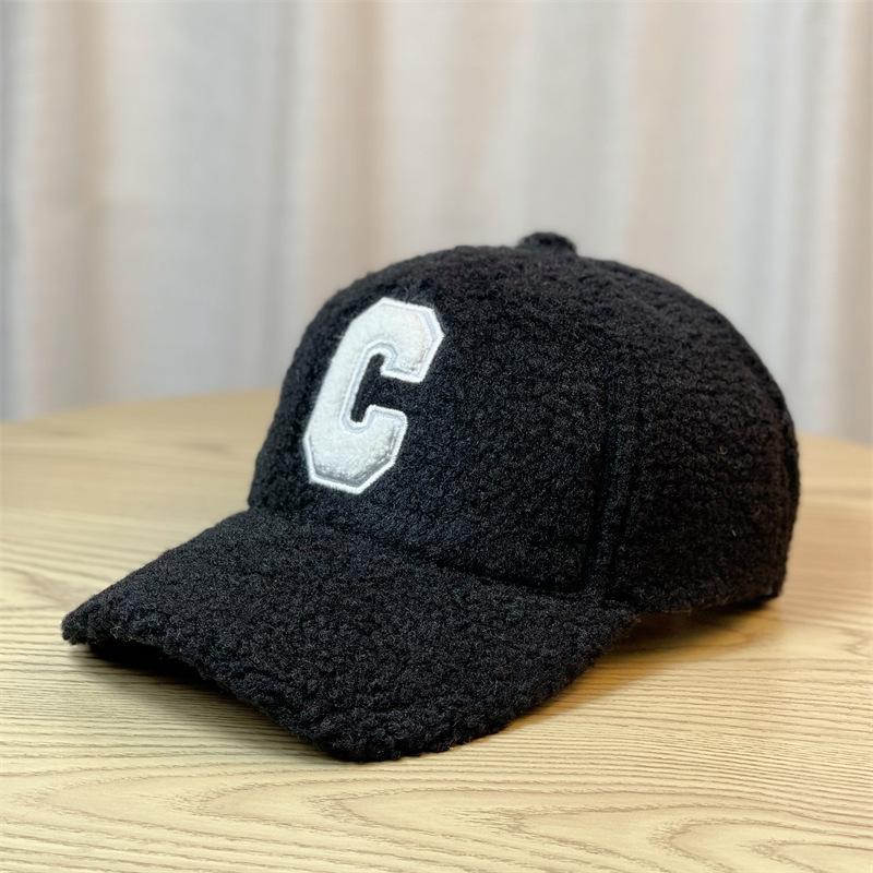 Новая шапка Женская осенне-зимняя с буквой C из овечьей шерсти теплая бейсболка в корейском стиле повседневная кепка с козырьком для женщин для путешествий на открытом воздухе