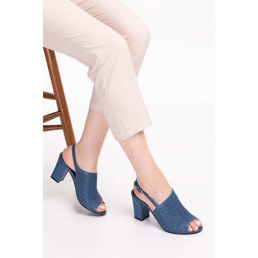 Женские стильные сандалии из натуральной кожи на среднем каблуке