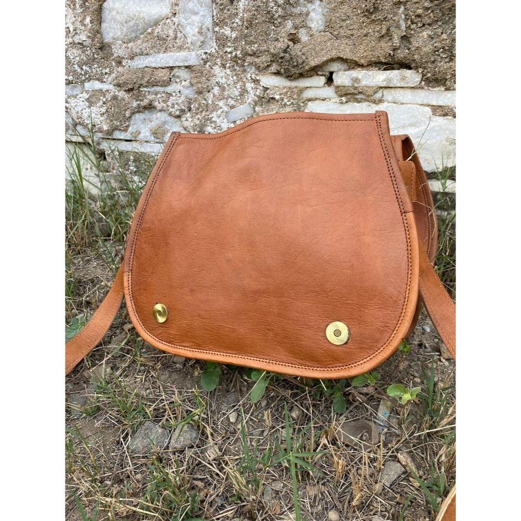 Handmade Leather Saddle Bag: Crossbody Purse with Adjustable Strap