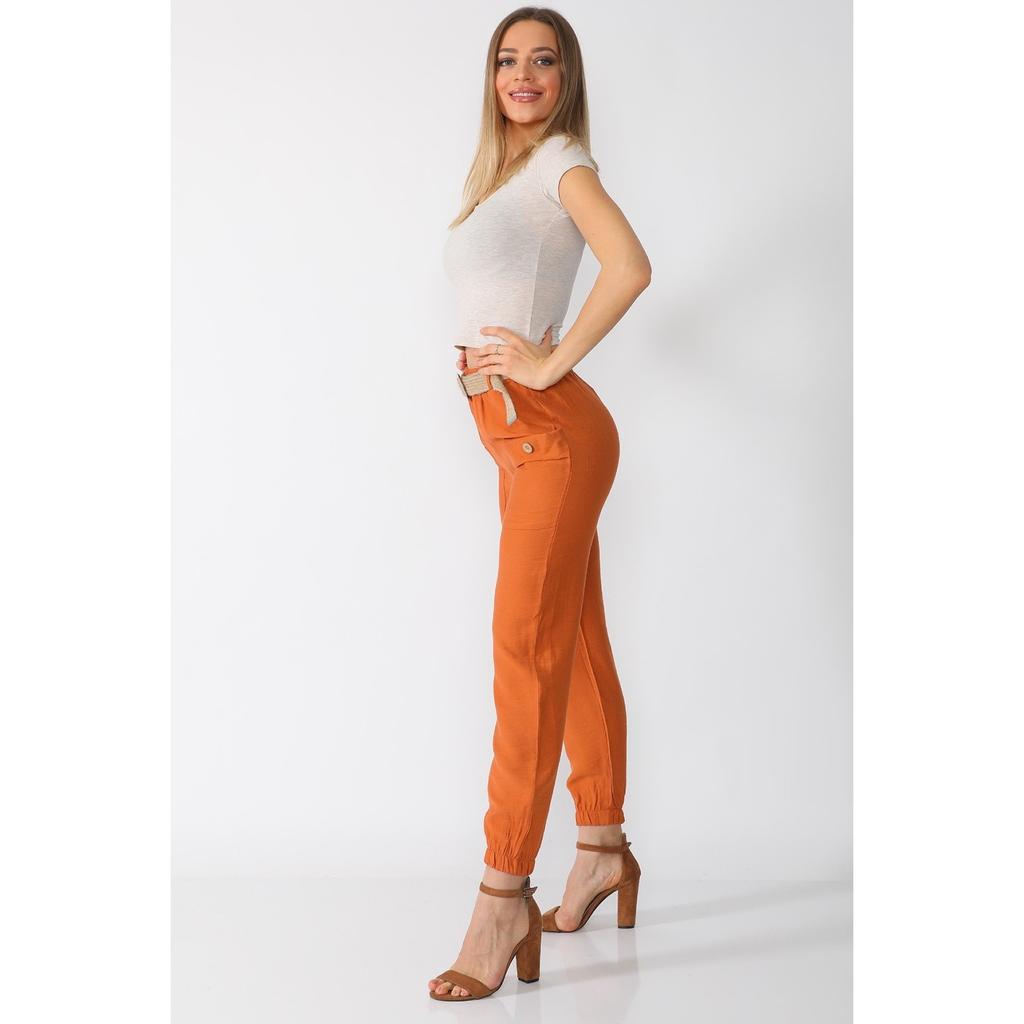 Брюки-морковки с высокой талией и поясом, передние карманы
