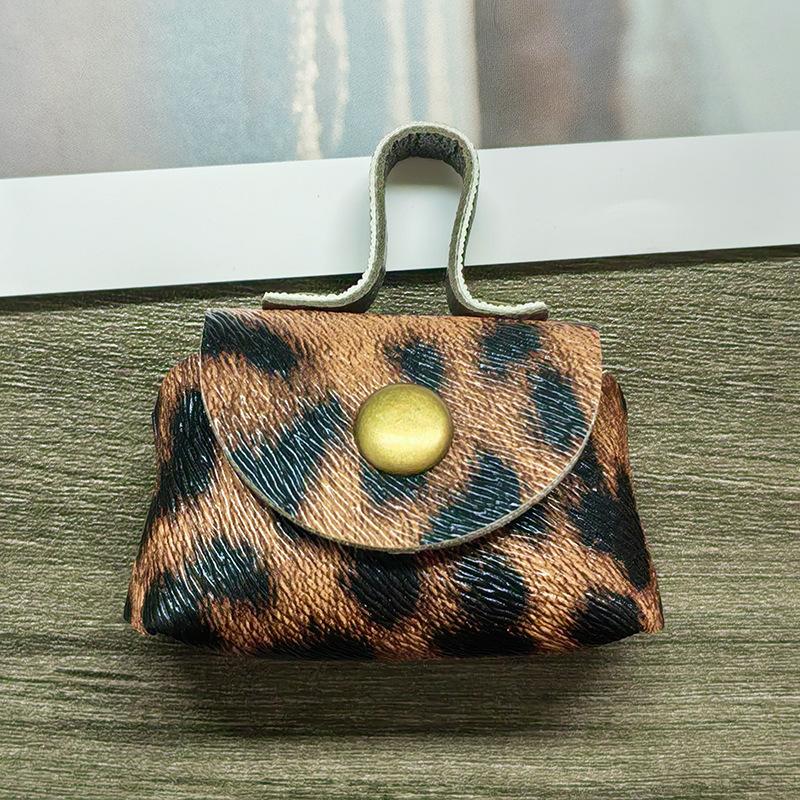 Retro Leather Change Bag, Neck Necklace, Women'S Small And Long Sweater Chain, Earphone Protective Cover, Can Be Stored Crossways.