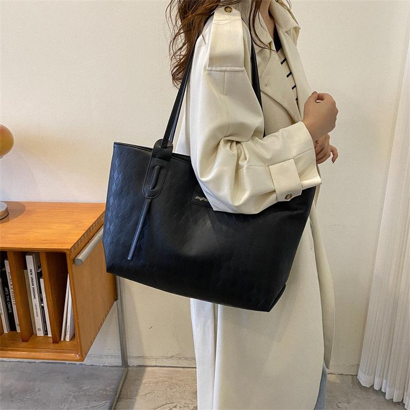 Trendy Bag Women's Large-capacity Autumn New Niche Casual Shoulder Bag Texture Class Commuter Tote Bag