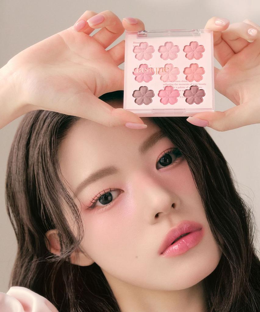Eyeshadow Palette + Soft Blur Cheek (Select 1)