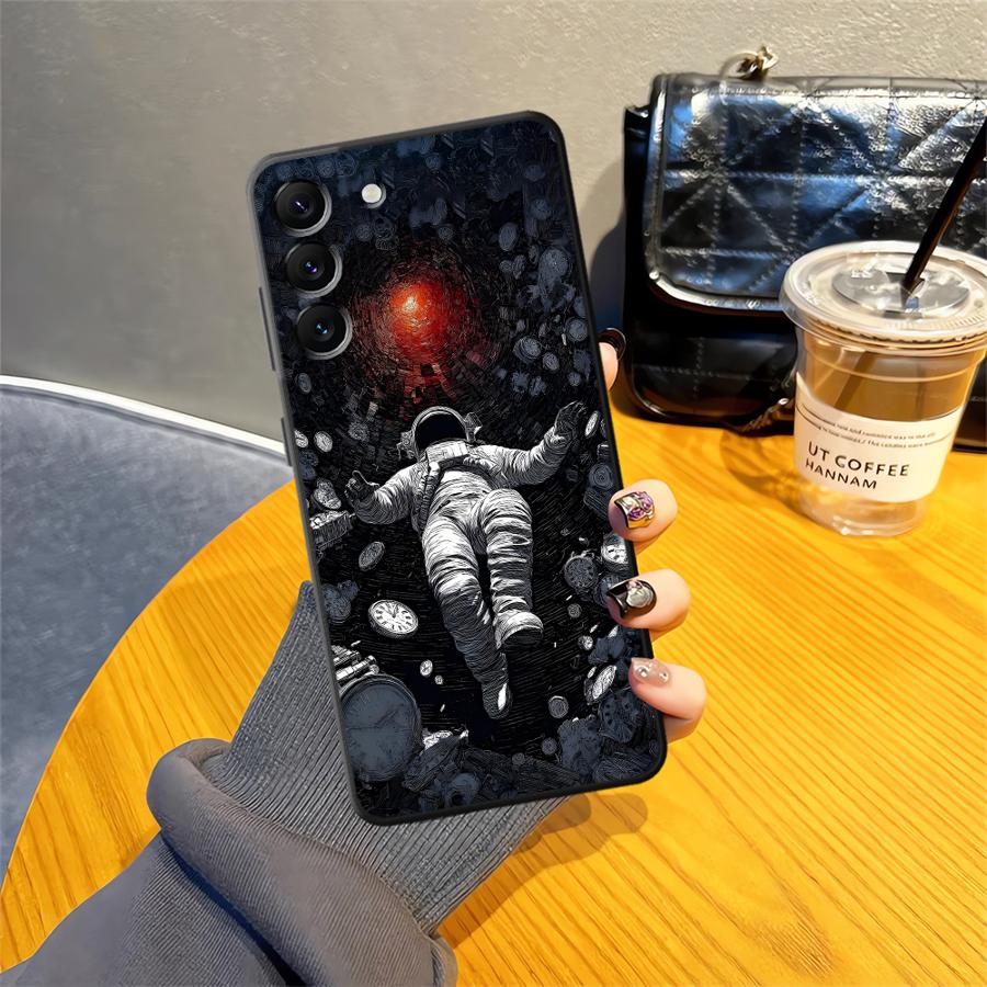 Чехол-накладка с рисунком Астронавта для Samsung Galaxy A25 A16 A53 A17 A37 A05 A57 A15 A52 A36 A06 A73 A51 A55 A23 A70 A50