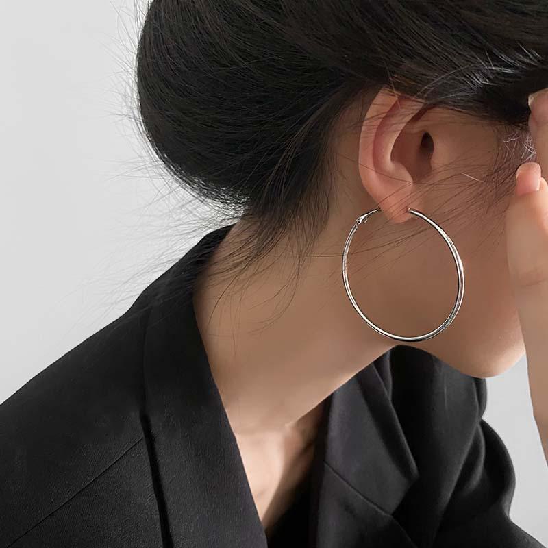 2024 Trendy European & American Large Hoop Earrings for Women: Simple, Chic, and Stylish Design