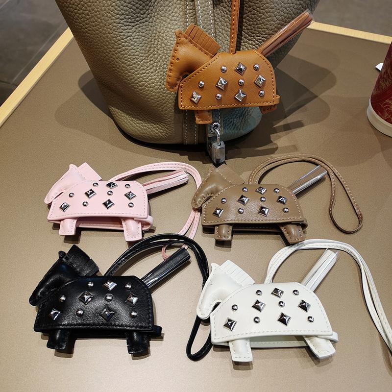 Подвеска Пони из Мягкой Кожи, Подвеска для Автомобиля, Подвеска для Ключей, Кожаный Шарм для Сумки Ручной Работы с Новыми Клепками, Кожаный Шарм для Сумки