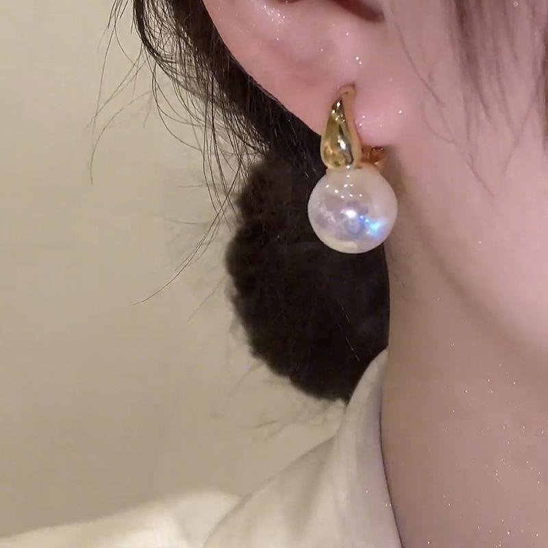 Серьги-каффы «Русалочка с жемчугом»: Французский нишевый дизайн, женские ретро-серьги в стиле легкой роскоши