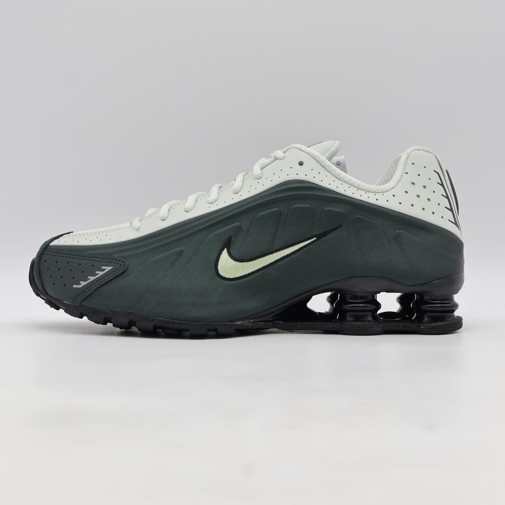 HQ1988-300 Nike Shox R4 Черный Ель Еловая Аура Черный Оливковая Аура (Мужской)