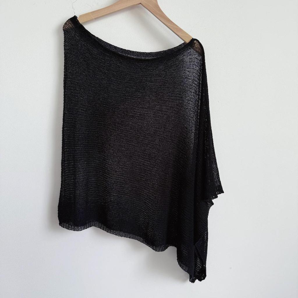 Многофункциональное пончо-шаль из ажурной вязки с майкой