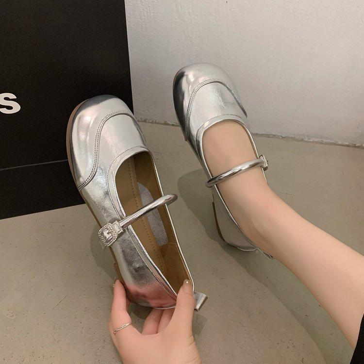 Мягкие кожаные туфли в стиле ретро с круглым носком и неглубоким горлом, женские весенние туфли 2024 года в корейском стиле, новые туфли Doudou на мягкой подошве, маленькие кожаные туфли для женщин