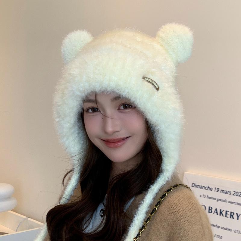 Женская вязаная шапка с милым медведем: Ветрозащитный, плюшевый, защищающий уши дизайн Lei Feng для осени и зимы.
