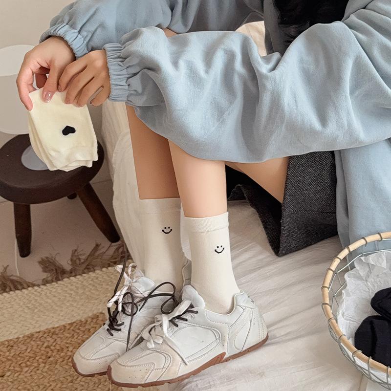 Простые и модные женские гольфы до середины икры с улыбающимися лицами, универсальные для осени, и махровые носки без швов.