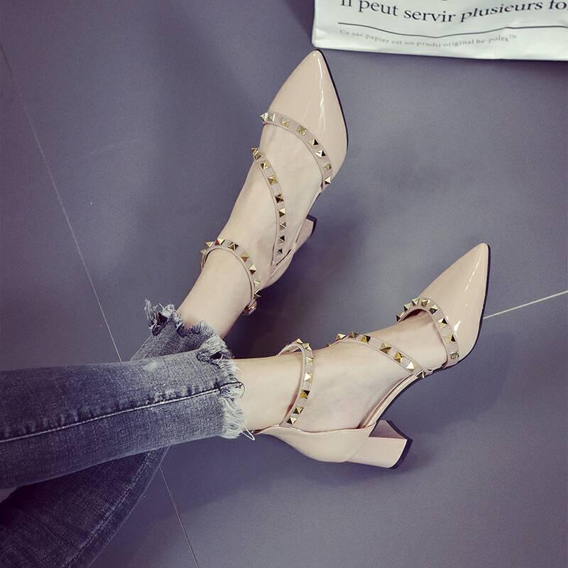 Женская обувь на высоком каблуке, лето 2024 года, сандалии с острым носком для женщин, обувь на каблуке с заклепками, красные закрытые туфли-лодочки, дизайнерская роскошь