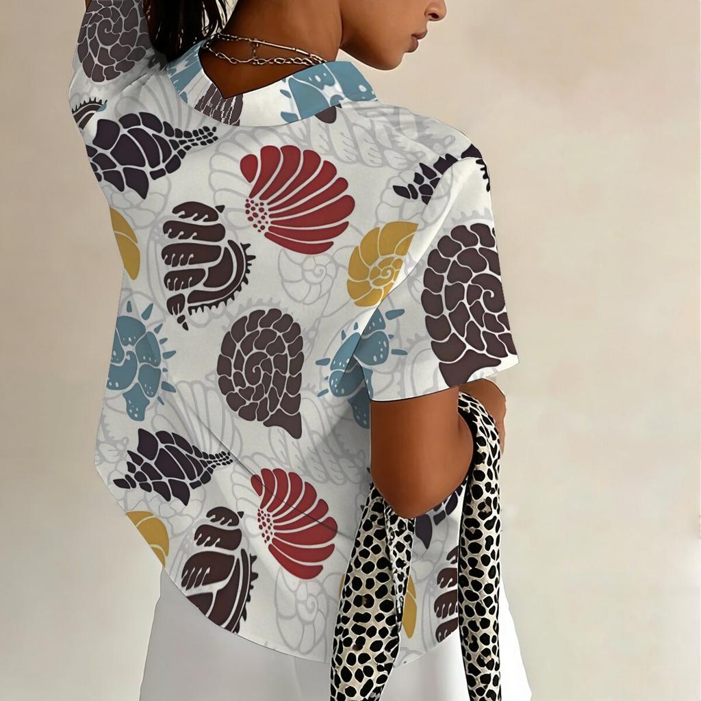 Plus-size women's shell print short-sleeved shirt, loose fit, suitable for commuting and shopping