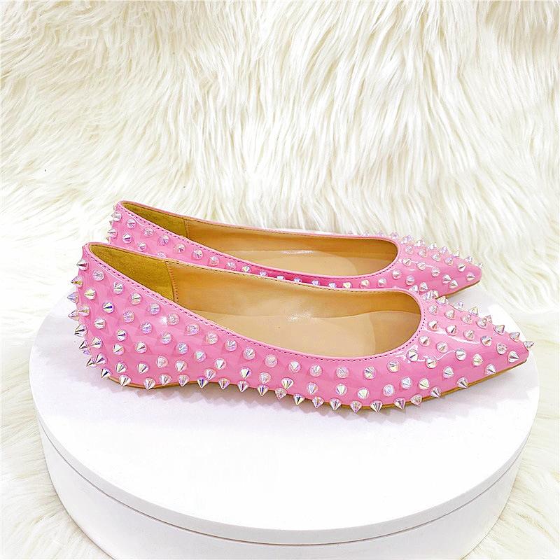 Розовые универсальные модные женские туфли-одиночки с заклепками на плоской подошве, туфли больших размеров