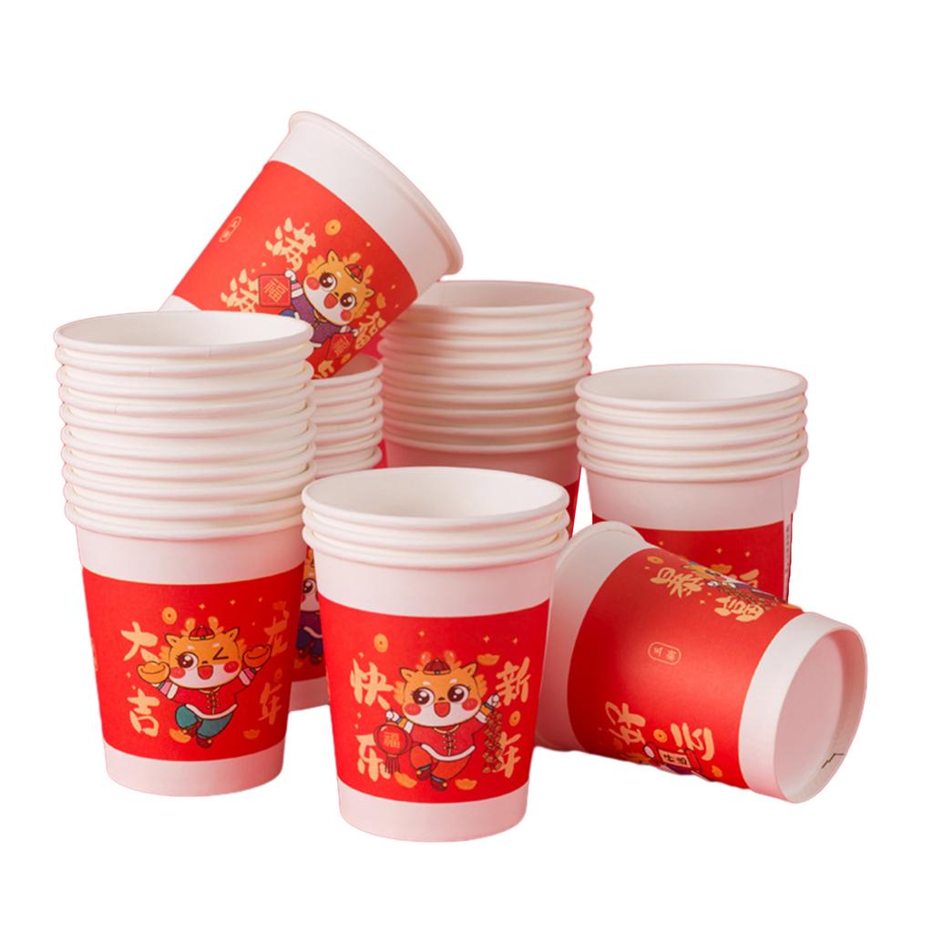 Упаковка из 50 бумажных стаканчиков произвольного дизайна. Бумажные стаканчики для питья. Новогодние принадлежности. Идеально подходят для празднования Нового года.
