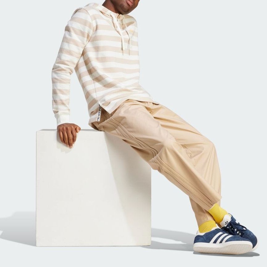 Adidas Оригинальные повседневные брюки с принтом логотипа средней посадки и эластичным поясом, прямые однотонные, мужские брюки цвета фантом-бежевый IR7584