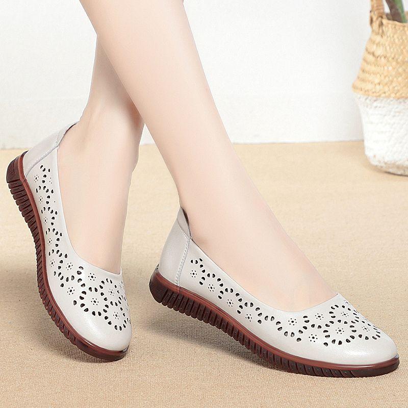 Полые одиночные туфли весна и лето новые дышащие сандалии мягкая подошва нескользящие обувь для среднего и пожилого возраста