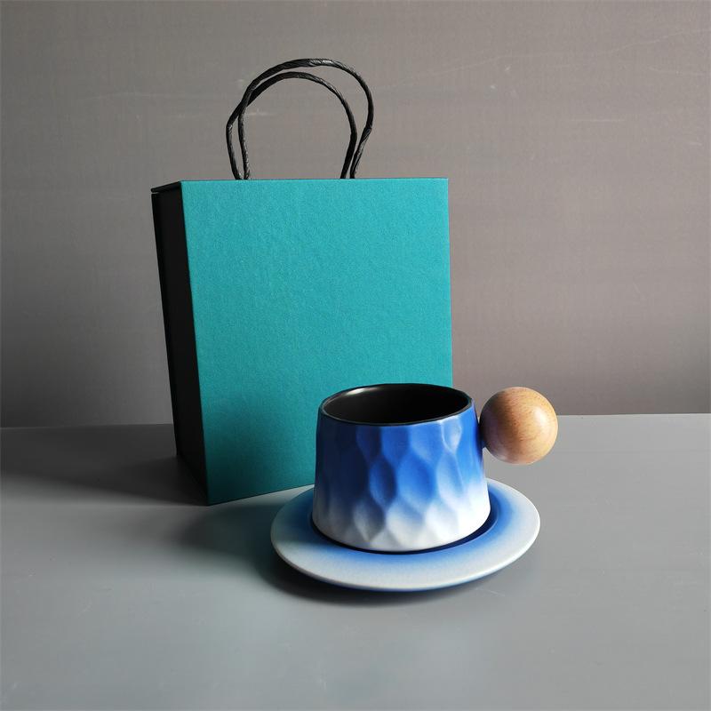 Высококачественная легкая роскошная керамическая кофейная чашка, подарочная чашка, креативный набор кофейных чашек и блюдец, простой для домашнего использования