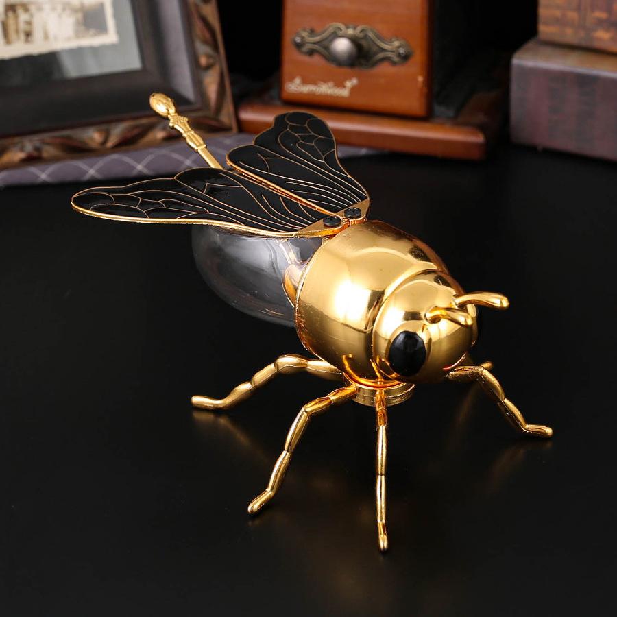 Luxury Golden Bee Shape Sugar Bowl With Spoon Vintage Metal Candy Jar Condiment Pot European Kitchen Tabletop Decor Gift