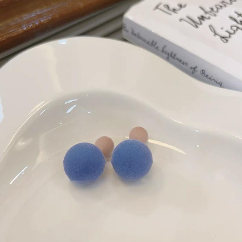 Милые и милые плюшевые разноцветные серьги-гвоздики с уникальным дизайном