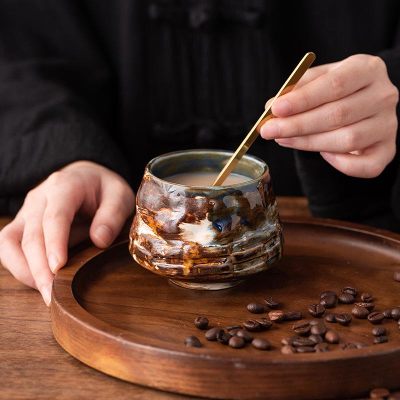 Ретро керамическая кружка с глазурью «хамелеон»: Плиссированная кофейная чашка из грубой керамики