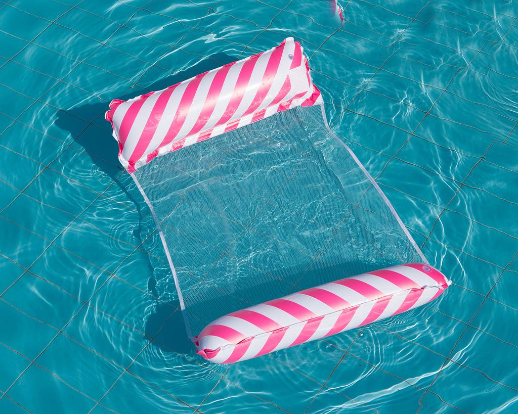 Водный надувной плавающий гамак в диагональную полоску с сетчатым складным шезлонгом на открытом воздухе, плавающей кроватью