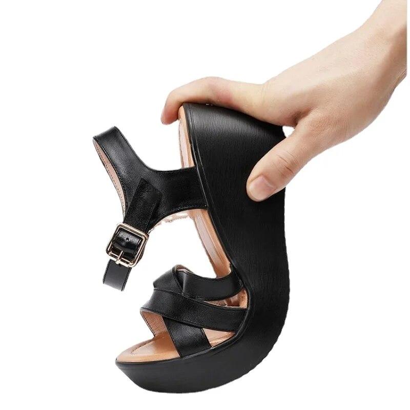 Новые летние женские сандалии, новые женские босоножки на танкетке, модные римские сандалии с открытым носком, черная женская обувь