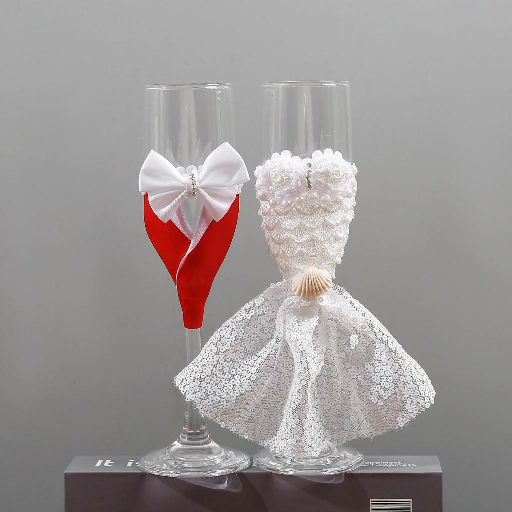 Mr and Mrs Wedding Champagne Flutes Set of 2, Engagement Gifts for Couple, Bridal Shower Gifts for Bride, Wedding Gift,Bride & Groom Toasting Glasses