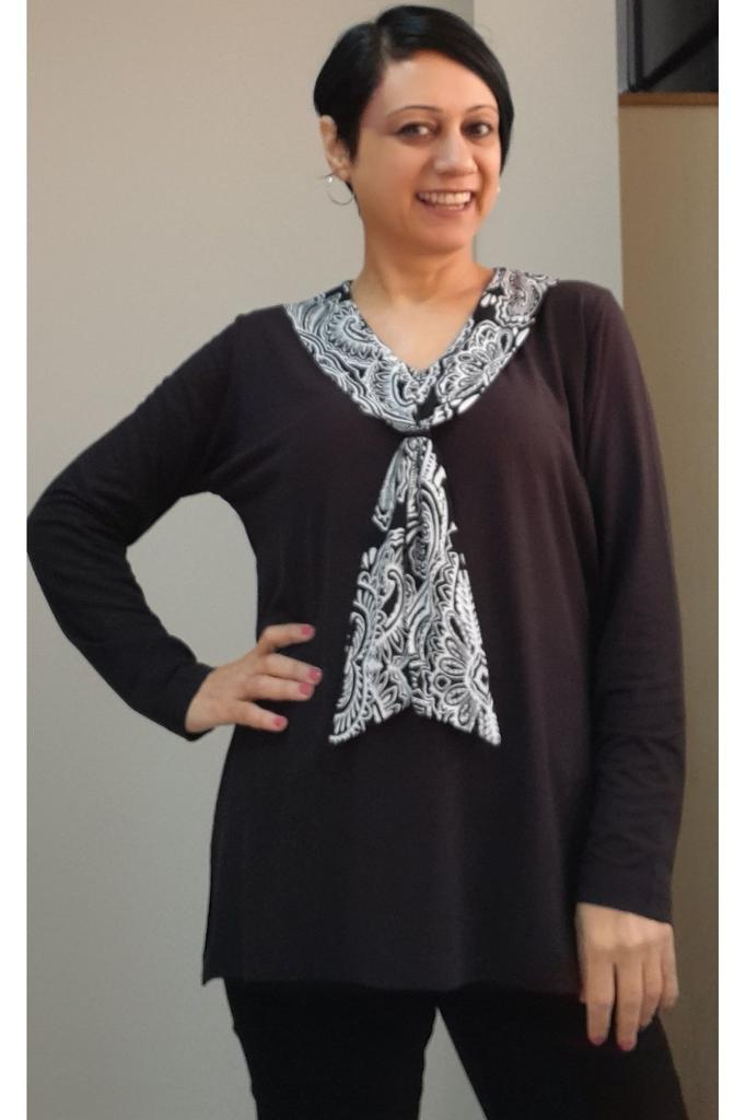 Женская стильная футболка большого размера, черная футболка из вискозы из чесаного хлопка с воротником-шарфом и черно-белыми цветовыми блоками