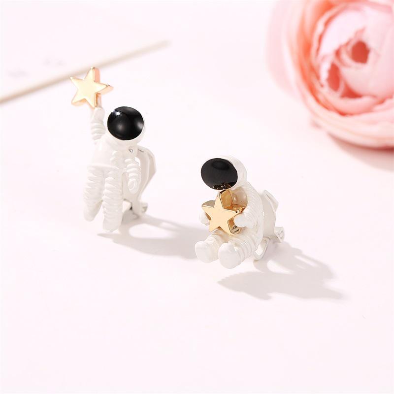 Korean Cute Astronaut Star-Picking Asymmetrical Earrings - Five-Pointed Star Design for Women
